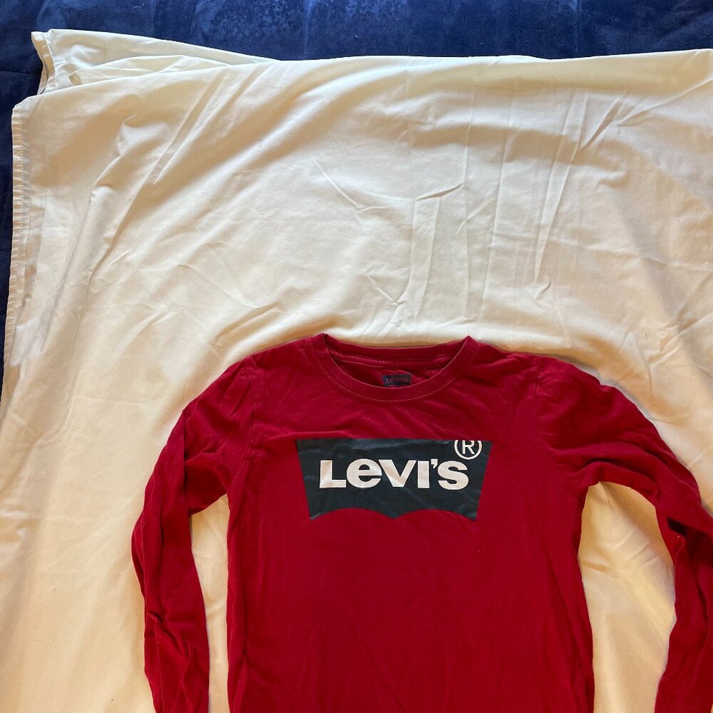 2 Long sleeve cotton levi"s Shirts